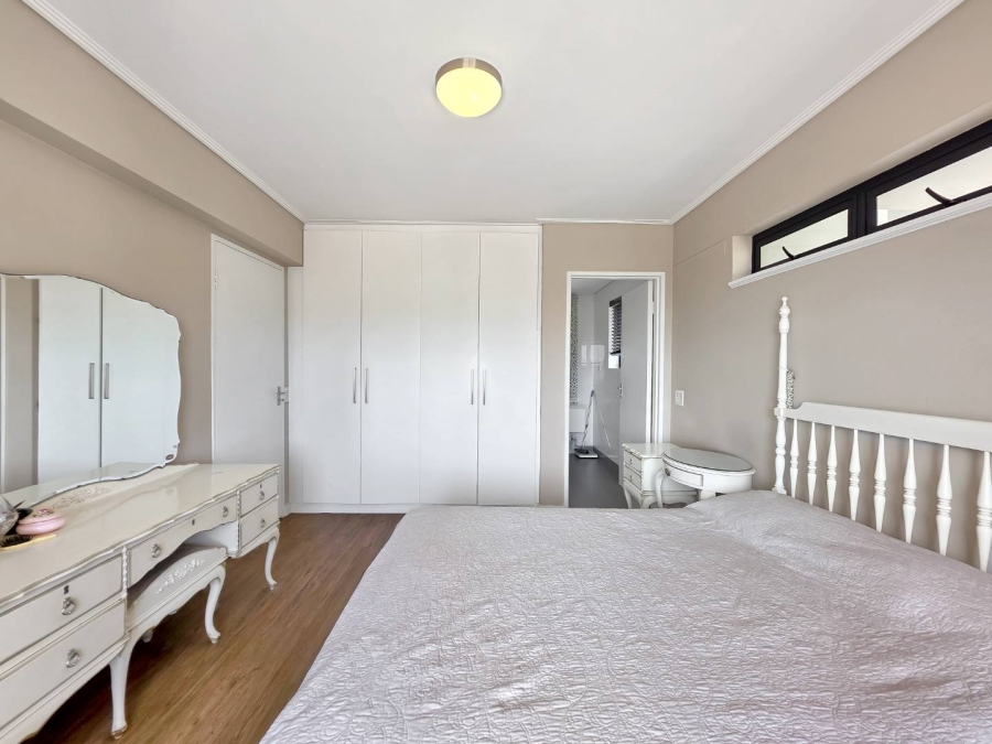 2 Bedroom Property for Sale in Vredehoek Western Cape